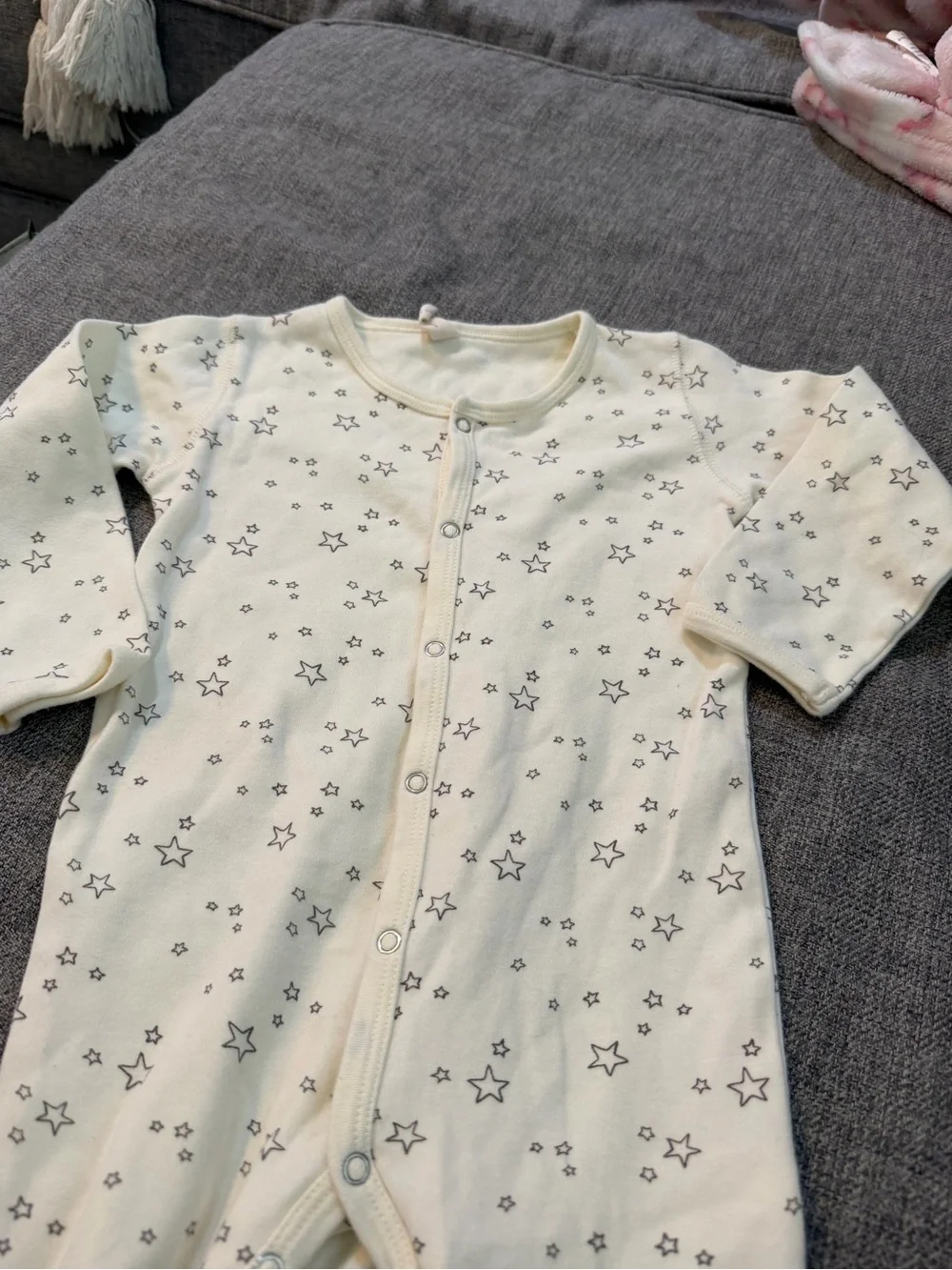 Q by Quincy Mae Cream Star-Print Footed One-Piece Organic Cotton 18-24m EUC snap